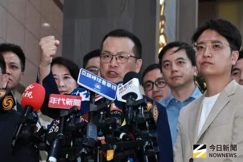 ▲國民黨立委羅智強赴國民黨黨中央領表。（圖／記者吳翊緁攝，2025.09.18）