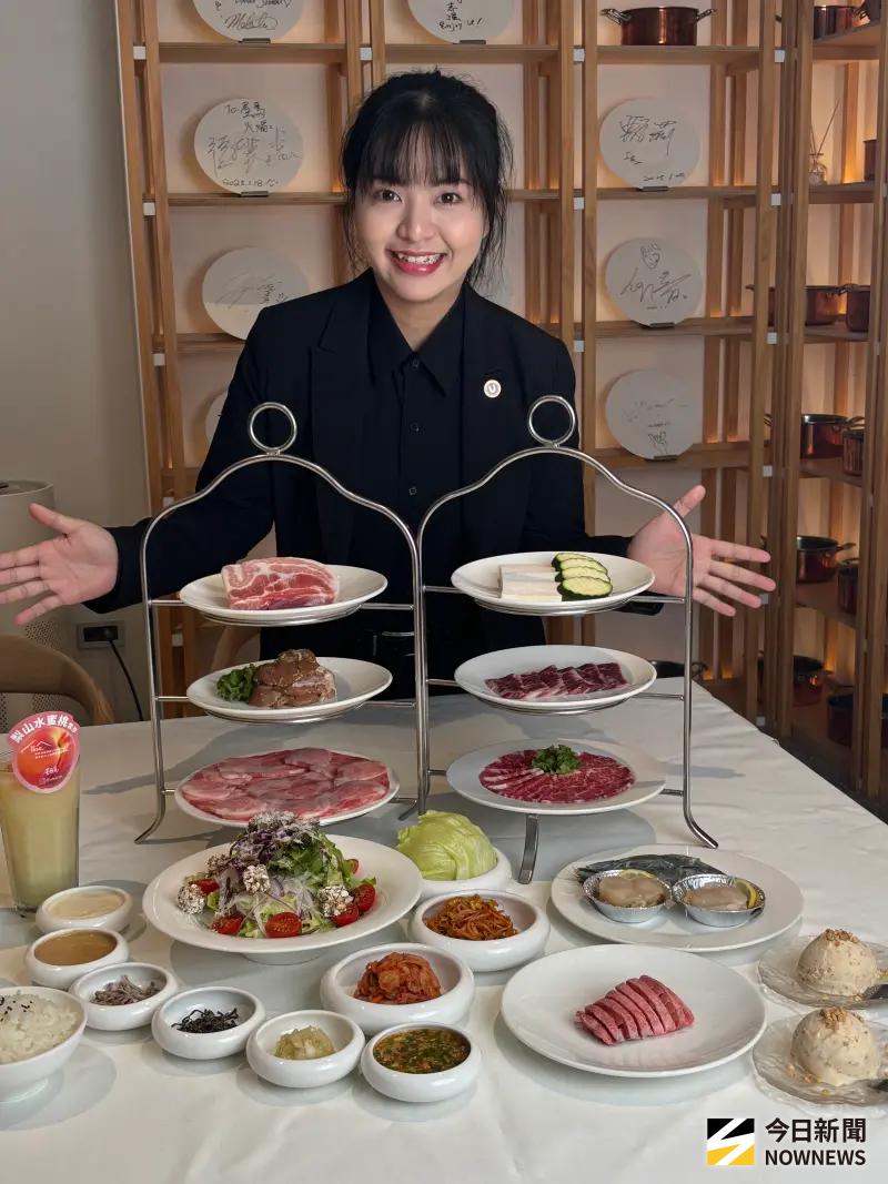 ▲屋馬餐飲集團搶攻中秋聚餐商機，提前布局推出1580元美牛雙人套餐，以平價優惠搶客。（圖／記者金武鳳攝，2025.9.19)