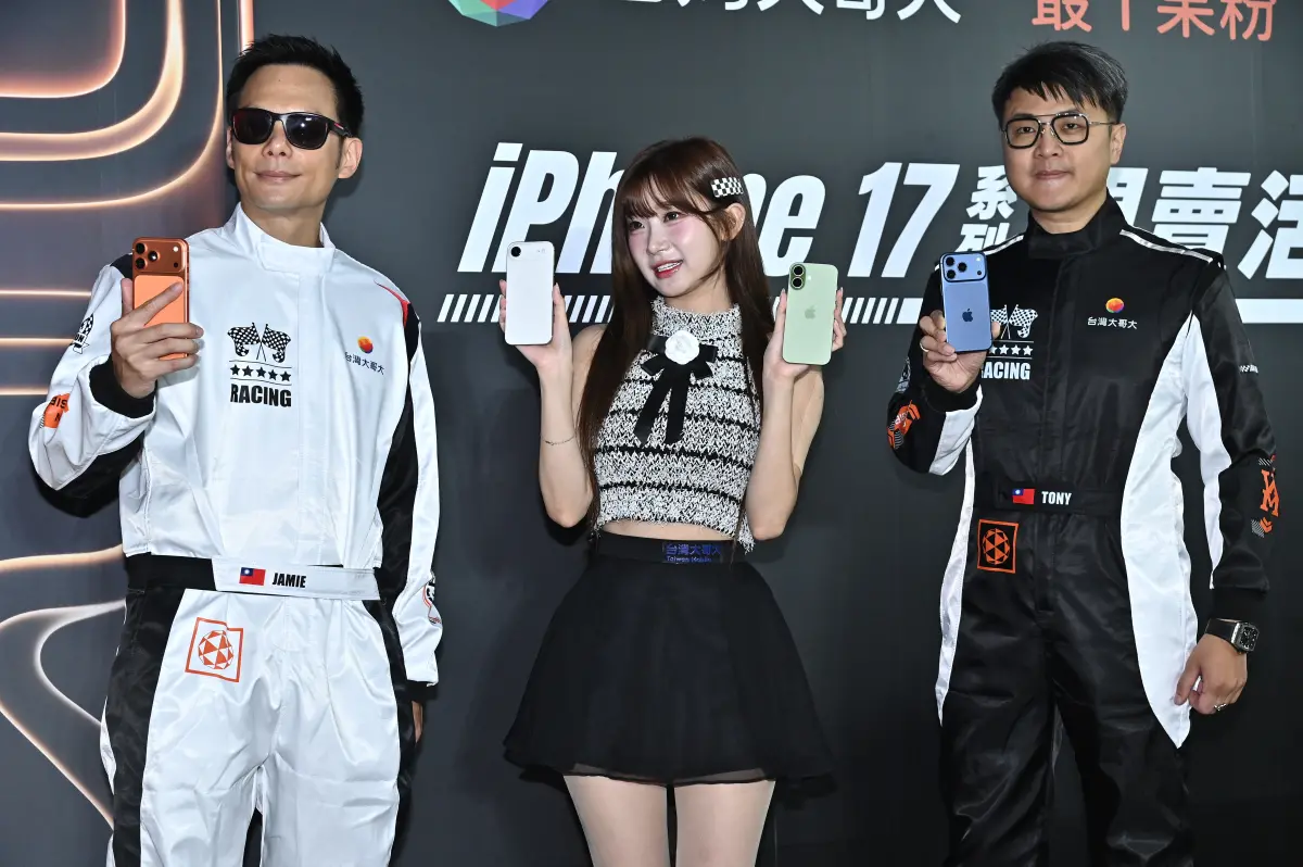 ▲iPhone 17首賣日電信商陸續公布成績單，從數字發現，iPhone 17 Pro 系列 256GB「宇宙橙」是最搶手機型。（圖／記者嚴俊強攝）