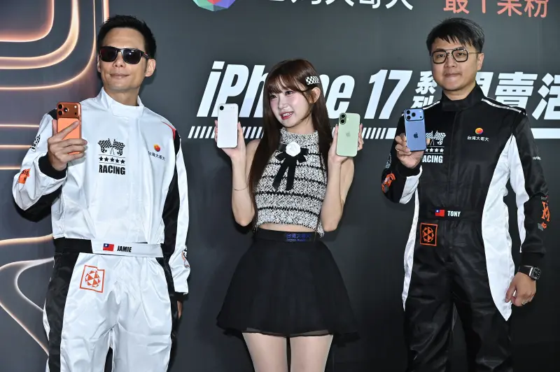 ▲iPhone 17首賣日電信商陸續公布成績單，從數字發現，iPhone 17 Pro 系列 256GB「宇宙橙」是最搶手機型。（圖／記者嚴俊強攝）