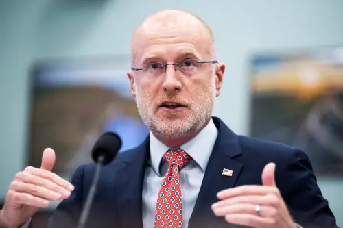 暗示Jimmy Kimmel不是最後一個被禁！美國FCC主席卡爾是何許人？
