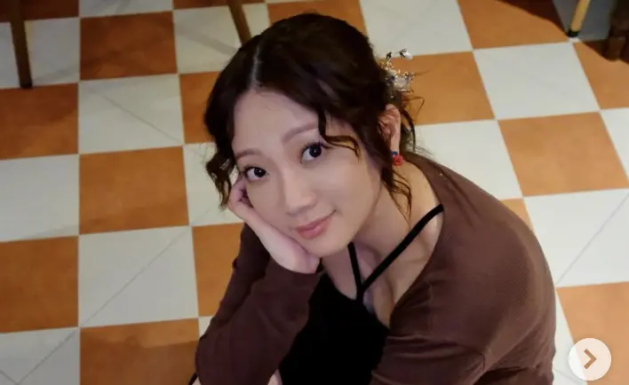 ▲玉兔（如圖）近日上《小姐不熙娣》時透露，當時剛懷第一胎，陪老公參加聚會，不料他在聚會上「遇到前砲友」，並且想指認對方給她看，讓她崩潰喊：「我剛懷孕欸」（圖／翻攝自bellayutu）