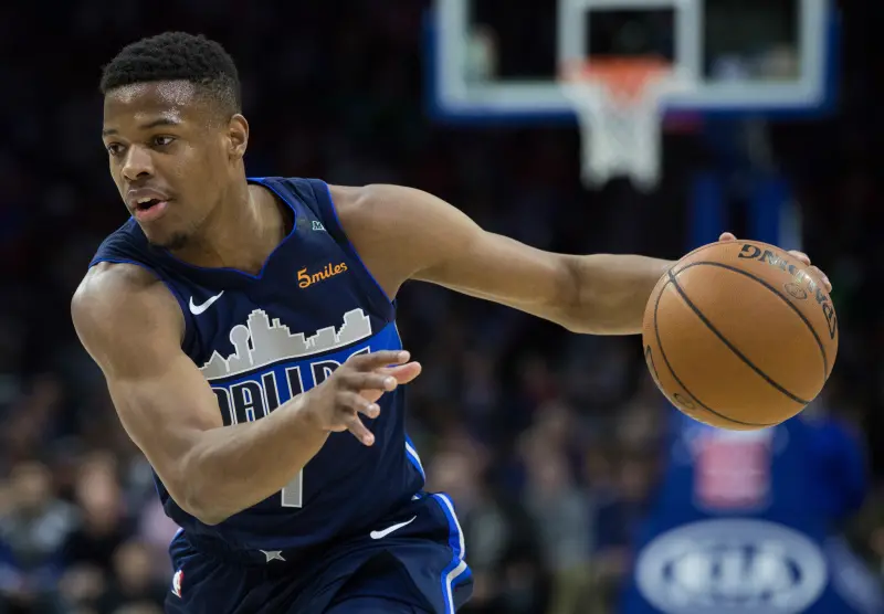 ▲達拉斯獨行俠迎回舊將！根據《ESPN》報導，27歲後衛丹尼斯·史密斯（Dennis Smith Jr.）將與NBA美國職籃（National Basketball Association）獨行俠簽下1年合約，並將隨隊參加季前訓練營，力拼在新賽季重新站穩NBA舞台。（圖／美聯社／達志影像）