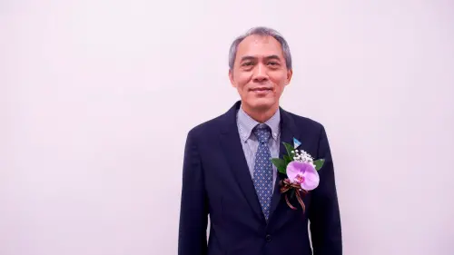 痛失50億！老董趕法國兒子婚禮遇航空罷工　找她喬機票因此上鉤
