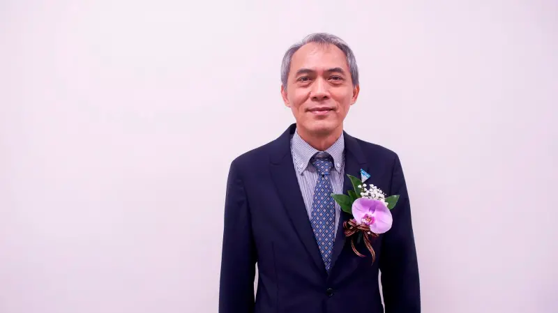 ▲已故臺雅集團董事長沈裕雄生前遭詐50億元，他當初因為趕著去法國參加兒子婚禮，卻遇到航空公司罷工，找羅佩雯喬機票，兩人才搭上線。（圖／翻攝聖約翰科技大學網站）