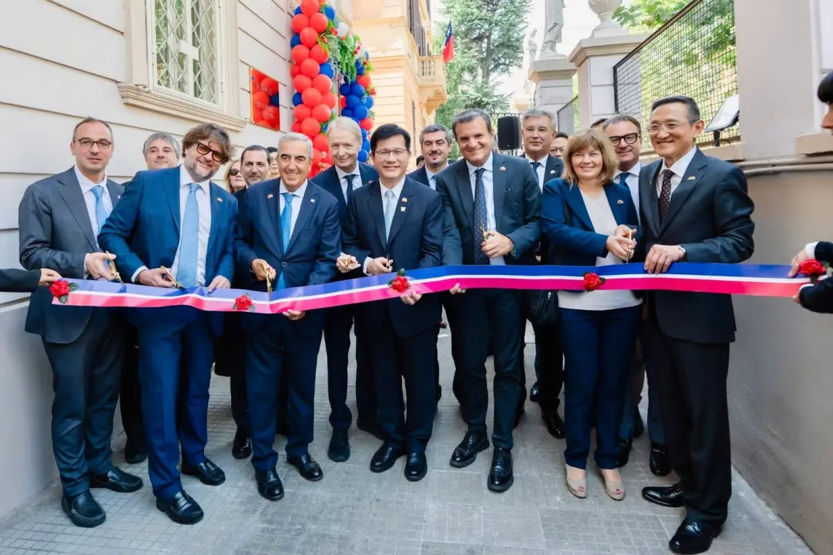 ▲外交部長林佳龍出席駐義大利代表處整修竣工典禮。（圖／翻攝自義大利參議院副議長錢益友（Gian Marco Centinaio）臉書）