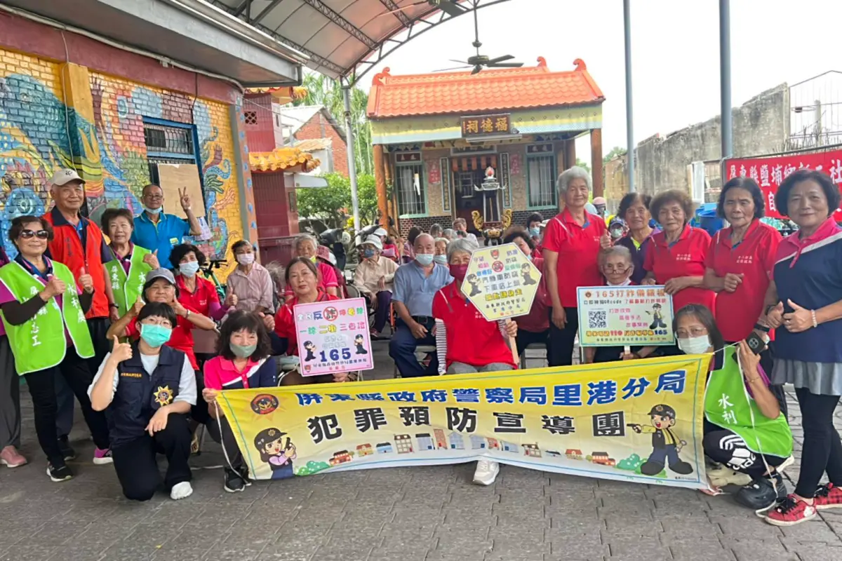 ▲有鑑於里港警分局轄區近期，發生民眾機車鑰匙未拔，遭宵小騎走，特舉辦走入宣導「識詐防竊」宣導。（圖／記者莊全成翻攝）