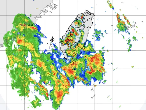整坨雨彈衝進台灣！台中等5縣市國家警報　「大雷雨範圍」一次看
