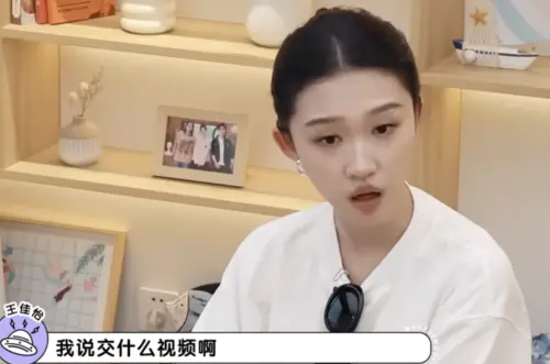 ▲王佳怡還原被張藝謀找拍電影的過程。（圖／翻攝自YouTube 一起看綜藝）