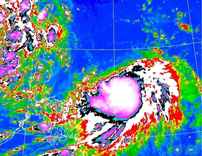 ▲根據中央氣象署最新氣象資料顯示，樺加沙颱風目前位於菲律賓東方海面，持續往西北西方向移動，預計22日至24日影響臺灣。（圖／鄭明典臉書）