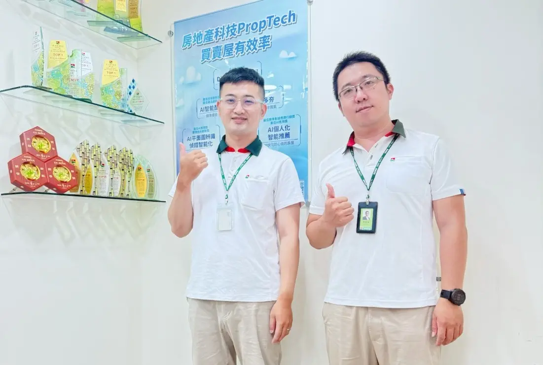 ▲信義房屋奇岩重劃店林豈煒（右）、莊坤憲深耕社區，與住戶建立互信基礎，成為挽救生命的關鍵之一。（圖／信義房屋提供）