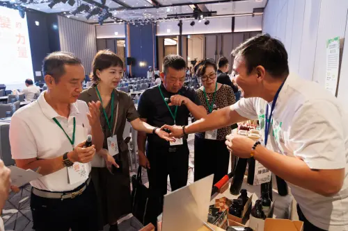 ▲中區地方創生企業媒合會現場，各團隊與企業交流熱絡。（圖／信義房屋提供）