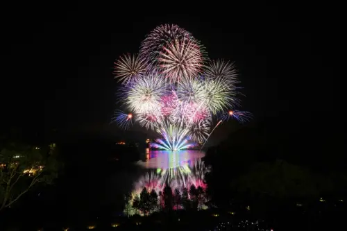 ▲每年秋天在日月潭最備受期待的慶典「日月潭花火音樂嘉年華」，將於明（20）日登場。（圖／日月潭花火嘉年華官網）