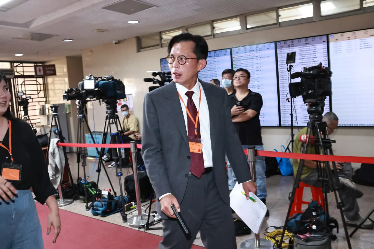 ▲民眾黨立院黨團總召黃國昌曾收到有彈殼和安非他命的信件，寄信者想找他揭弊，卻因為持有二級毒品遭判刑。（圖／記者吳翊緁攝，2025.09.16）