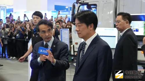 ▲總統賴清德參觀「2025台北國際航太暨國防工業展」，聽取國家太空中心人員解說。（圖／記者呂炯昌攝）