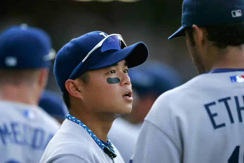 ▲統一獅傳奇球星胡金龍，過往效力大聯盟洛杉磯道奇隊時，曾與克蕭（Clayton Kershaw）有過3年同隊經驗，胡金龍今（19）日賽前談到過往兩人相處時光，爆料道奇隊友間為克蕭取了「Kid」的綽號。（圖／美聯社／達志影像）