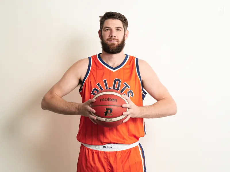 ▲中華隊歸化中鋒阿提諾正式加盟桃園領航猿。（圖／桃園領航猿提供）