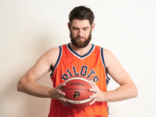 ▲▲洋將阿提諾（William Artino）雖繳出「雙10」亮眼數據，卻因在比賽中對裁判比出爭議性的「數錢」手勢，遭聯盟於今日正式公告裁罰新台幣1萬5仟元。（圖／桃園領航猿提供）