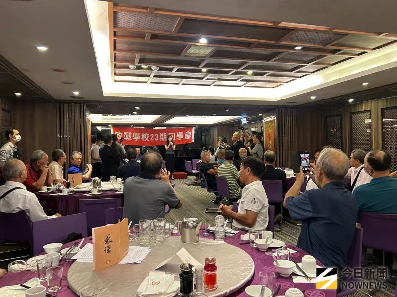    ▲表態參選國民黨主席的前立委鄭麗文出席復興崗23期年會，並獲得黃復興黨部前主委季麟連支持。（圖／記者林怡昕攝）  