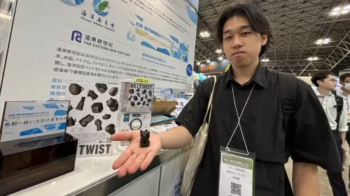 ▲由海廢保麗龍製成的「招財貓扭蛋」（象徵幸運與財富）讓民眾愛不釋手。（圖／ 海洋委員會提供）