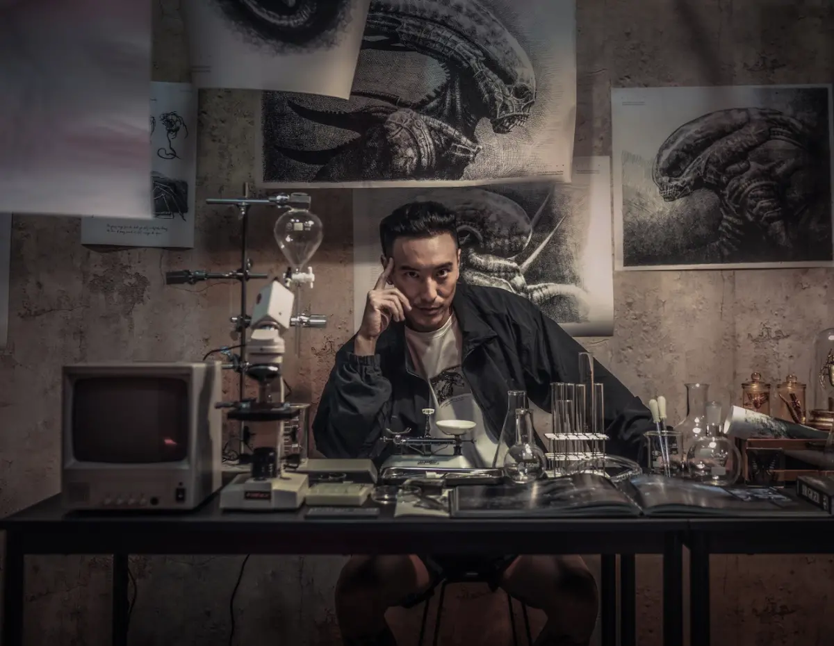 ▲王陽明出席運動服飾品牌的《異形》主題快閃店，聽聞自己成為Lulu、陳漢典婚禮迷因哏之一，大方對他們獻上祝福。也透露最近接女兒遲到3分鐘，竟讓就被她向老婆告狀。（圖／VERVE提供）