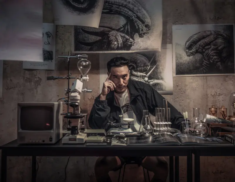 ▲王陽明出席運動服飾品牌的《異形》主題快閃店，聽聞自己成為Lulu、陳漢典婚禮迷因哏之一，大方對他們獻上祝福。也透露最近接女兒遲到3分鐘，竟讓就被她向老婆告狀。（圖／VERVE提供）