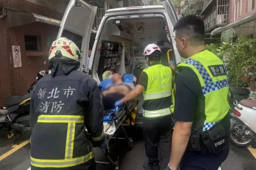 獨居男暈眩剛好倒臥在冰箱旁　無法動彈靠水果苦撐2天撿回一命
