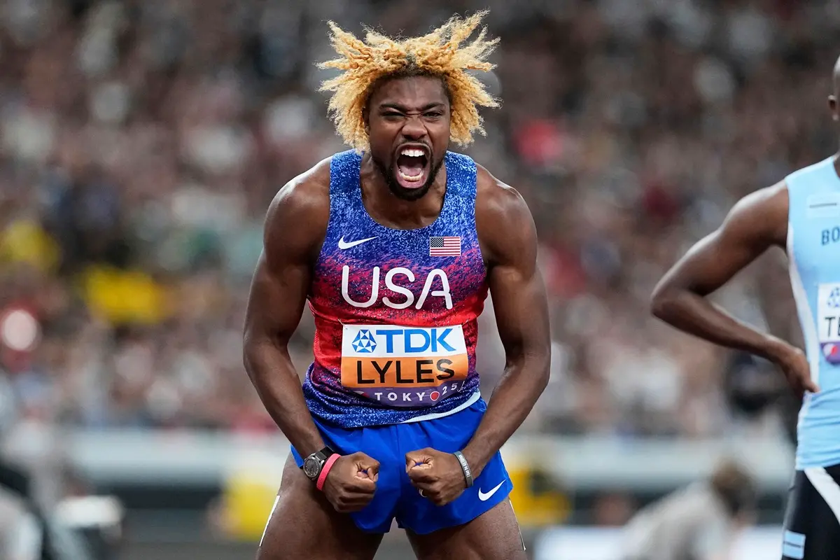 ▲美國短跑名將萊爾斯（Noah Lyles）再度在200公尺展現驚人爆發力，今（19）日以19秒52的成績，0.06秒之差在世界田徑錦標賽完成衛冕，拿下生涯第4座田徑世錦賽200公尺金牌。（圖／美聯社／達志影像）