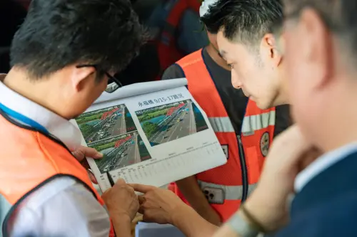 ▲公館圓環拆除，台北市長蔣萬安實地了解施工狀況、最新進度。（圖／翻攝自蔣萬安臉書）