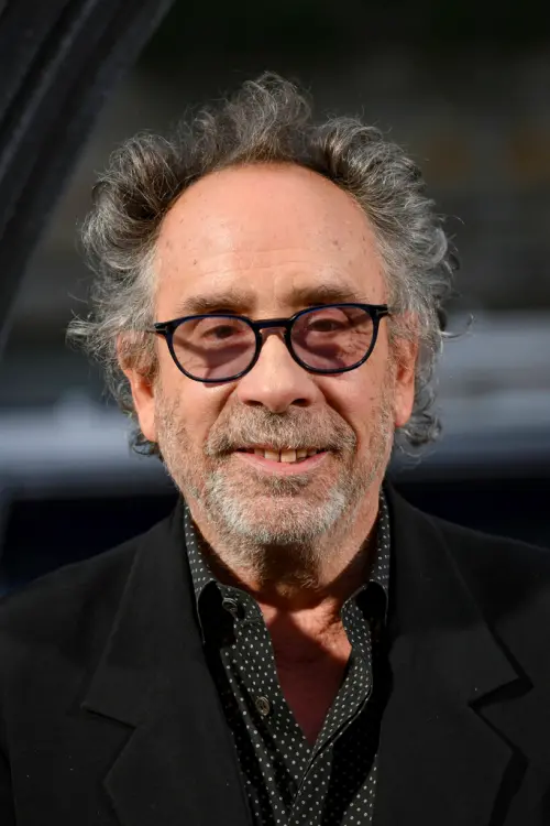 ▲提姆波頓是美國著名的鬼才導演，《剪刀手愛德華》、《陰間大法師》、熱門影集《星期三》等都是他的作品。（圖／美聯社／達志影像）