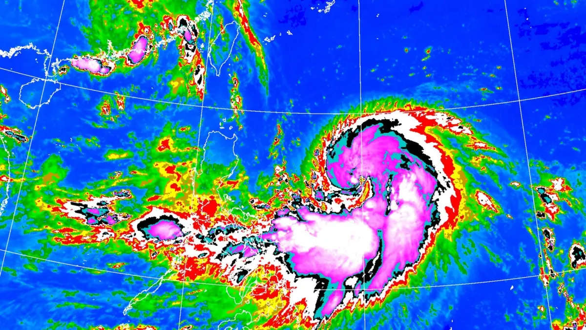 ▲樺加沙颱風將對台灣造成威脅，強度恐挑戰今年風王紀錄，氣象專家吳德榮表示，東半部及南部山區須防致災性降雨及強風巨浪。（圖／中央氣象署cwa.gov.tw）