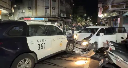 三重詐騙車手飆逃撞8車　警連開22槍逮人畫面曝！10分鐘逮捕犯嫌
