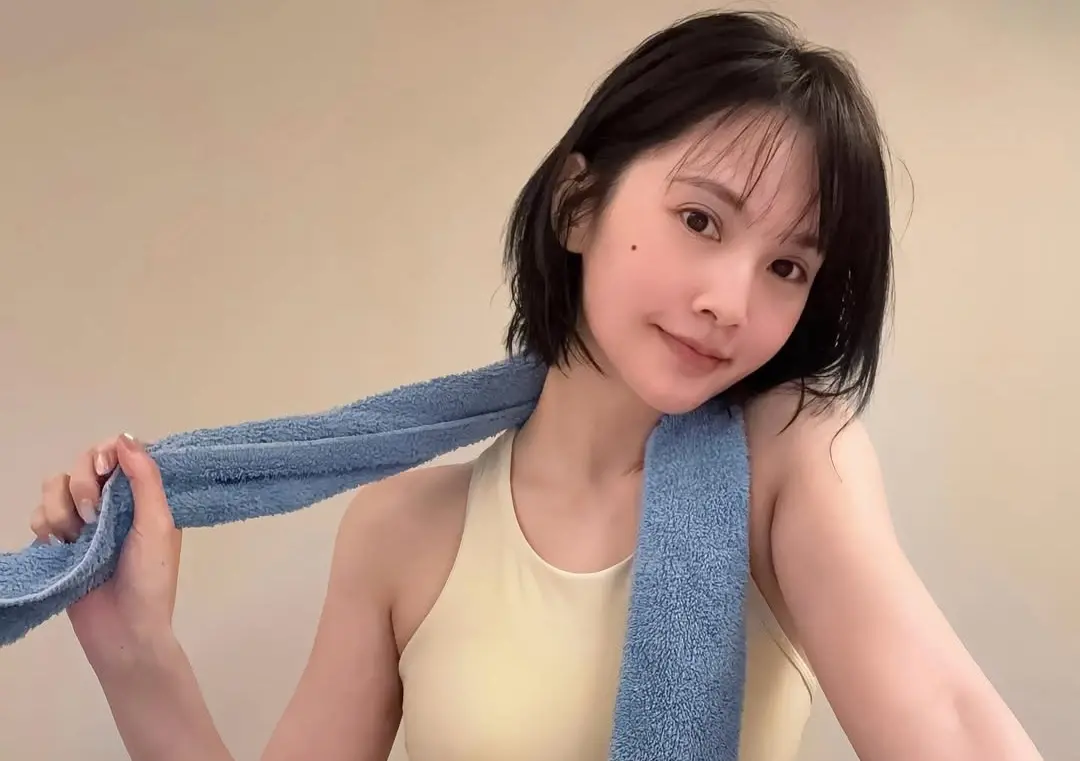 ▲楊丞琳剛動完刀，昨（19）日晚間突喊有事要說，並在隔天凌晨驚喜發布新專輯首波單曲〈房間裡的大象〉，並透露搶先公開這首歌的原因，坦承先選擇最不易開口情緒，喊話：不再內耗。（圖／楊丞琳IG@rainie77）