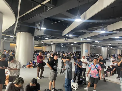 ▲富邦悍將昨戰輸球後確定墊底，無緣季後賽，但「寵愛天使」Fubon Angels女孩主題日仍吸引眾多死忠球迷支持。（圖／記者林子翔攝）