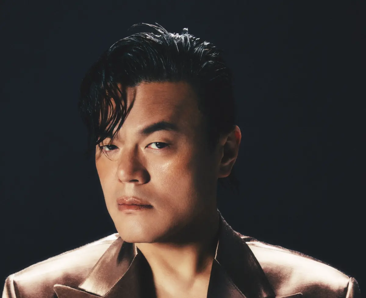 ▲JYP朴軫永升官！獲任總統直屬「大眾文化交流委員會」共同委員長（部長級），打敗HYBE、SM、YG等三大社。（圖／朴軫永官網@jype.com）