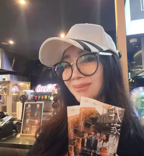 ▲陳美鳳曾多次與小鮮肉演員傳緋聞。（圖／翻攝自臉書@陳美鳳 MeiFen）