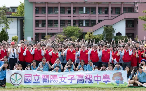 女學生發總統合照慘被小草出征！媒體人轟民眾黨：撕裂社會
