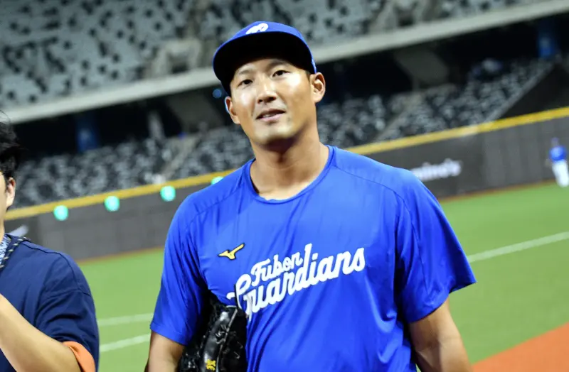 ▲日前宣布引退的富邦悍將資深外野手林哲瑄，迎來生涯第801場出賽，總教練陳金鋒特別安排他打一棒、守中外野，重回巔峰時期的熟悉定位。（圖／記者陳云茹攝,2025.09.15）