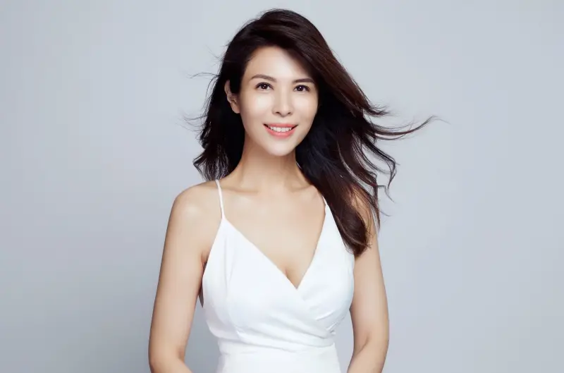 ▲53歲王百瑜（如圖）消失演藝圈20年後宣布回歸，而王百瑜在息影期間，在東京買下3間房變身包租婆，從不追星的她，還自爆偶像是GD。（圖／伊林娛樂提供）