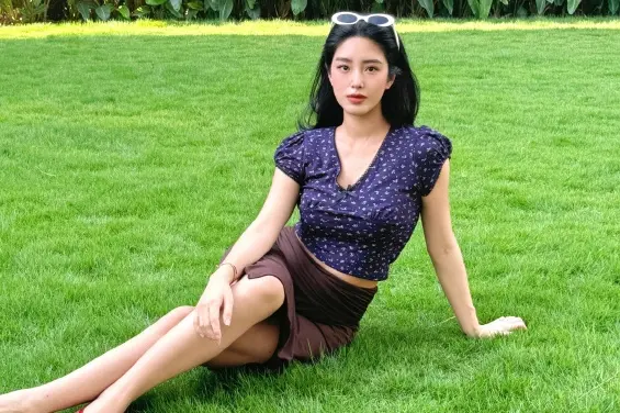 ▲32歲楊采鈺首證實懷孕消息，還PO出挺孕肚重訓影片，開心喊：很感恩成為一個媽媽。（圖／微博@楊采鈺Ora）