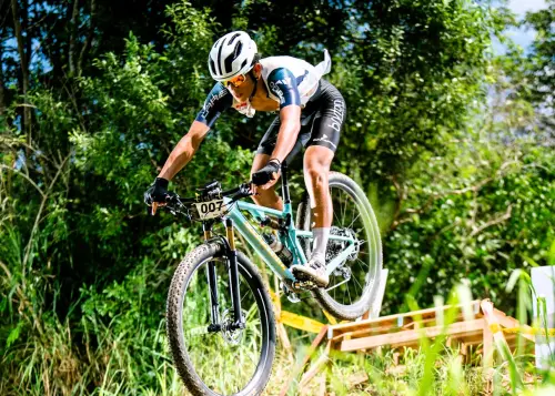 美利達登山車賽／小將龔裕哲與亞洲冠軍對決　指甲彩繪意外成焦點
