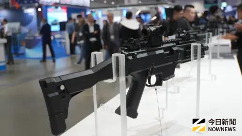 ▲台北航太國防展中，展出調查局新購的蠍式衝鋒槍。（圖／記者呂炯昌攝）