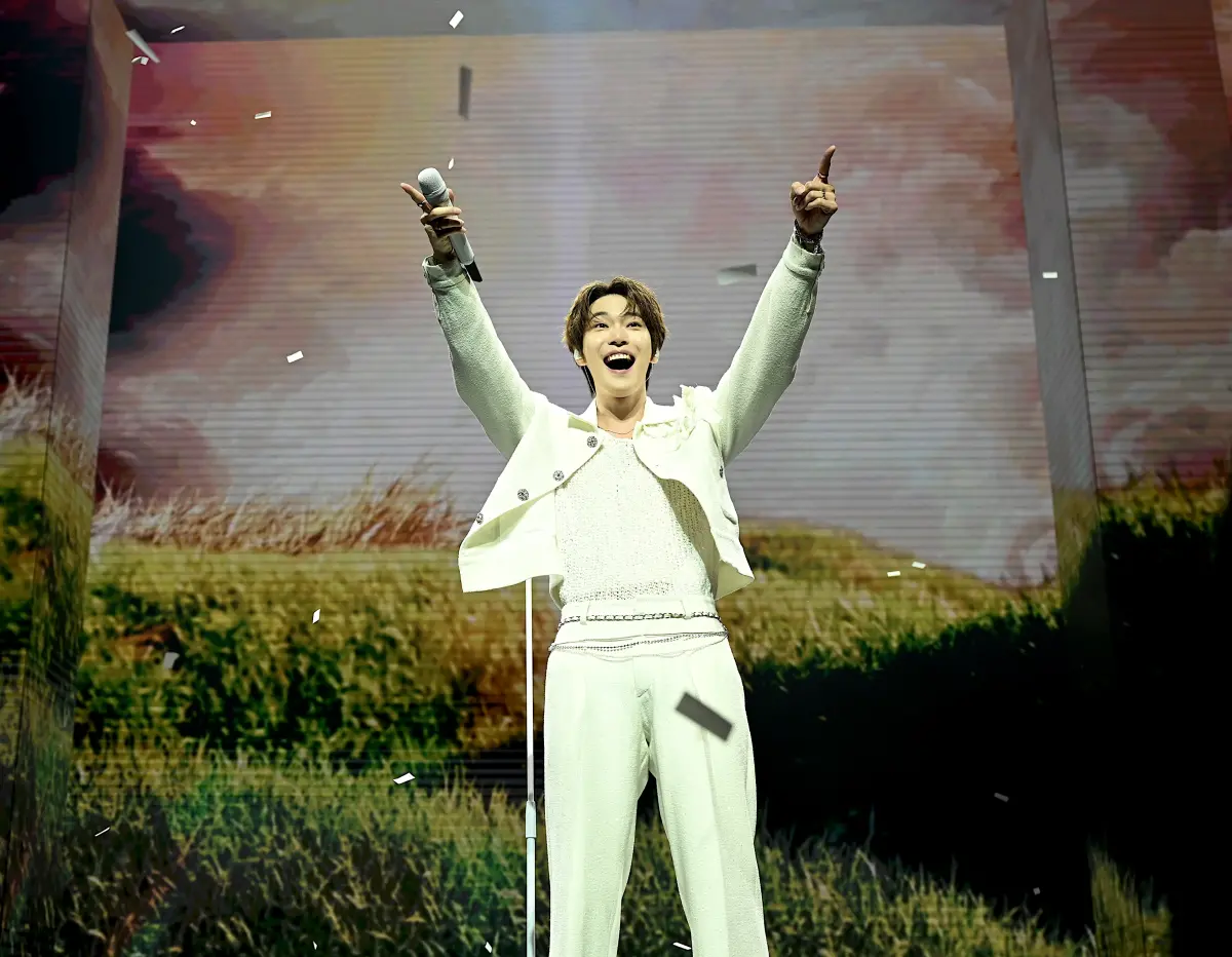 ▲NCT道英來台北舉辦個人演唱會，場上表演到一半突然吃香蕉，笑翻全場4500位NCTzen粉絲們。（圖／COME ON JKSSP）