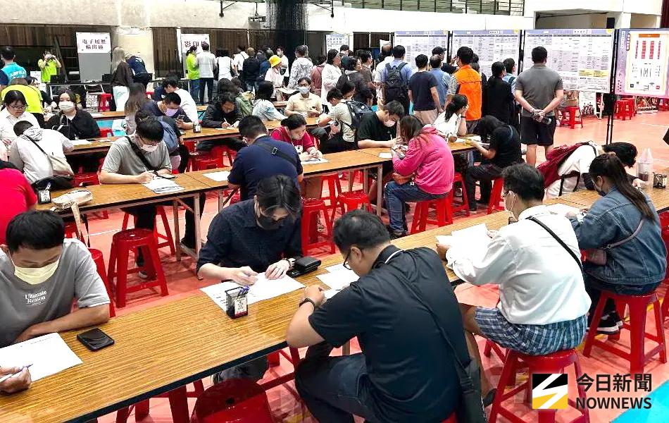 ▲高雄市政府勞工局日前徵才活動。(圖／記者黃守作攝，2025.09.20)