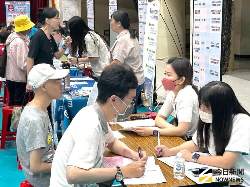 115年度總預算卡關勞工生育補助10萬要飛了？育兒勞工權益受阻