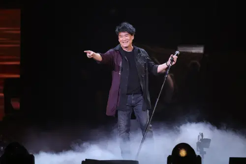 ▲周華健（如圖）今年在台北小巨蛋開唱，第一天第一首就遇到麥克風沒聲音，他幽默地化解尷尬，也重唱一次補償觀眾。（圖／記者嚴俊強攝影）