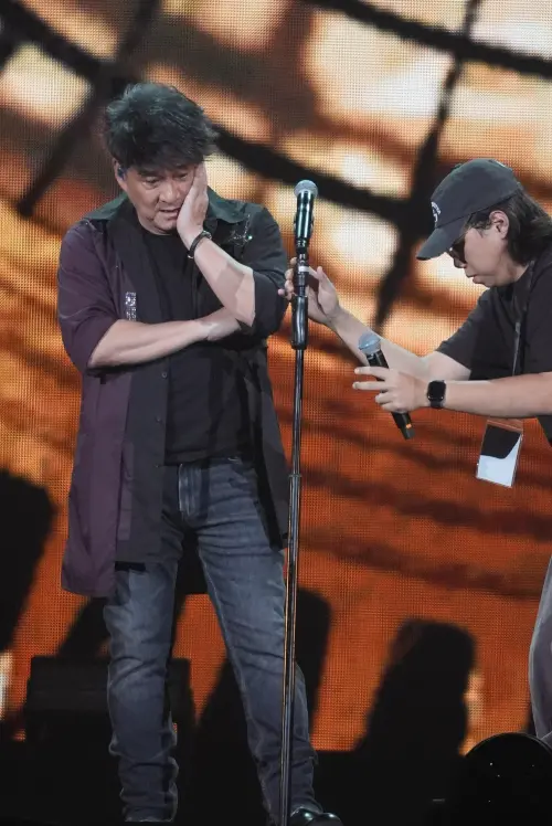 ▲周華健（如圖）今（20）日晚間在台北小巨蛋開唱，麥克風沒聲音讓他很在意，在談笑之間化解尷尬。（圖／記者嚴俊強攝影）