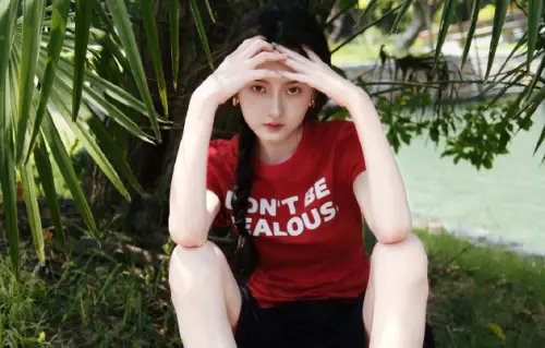 ▲《折腰》宋祖兒再爆逃稅！舉報人二度出手指控：116萬醫美報公帳。（圖／微博@宋祖兒lareina）