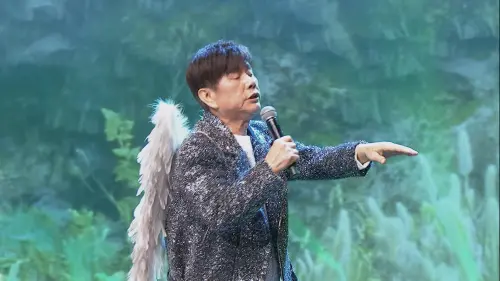 ▲黃西田（如圖）搶唱被康康修理！手綁繃帶登台　許志豪驚：怎麼下得了手。（圖／中視提供）