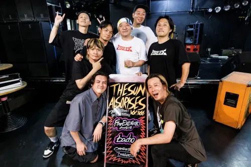 ▲滅火器與bacho在橫濱以音樂會友，充了滿滿的電返台。（圖／火氣音樂提供）